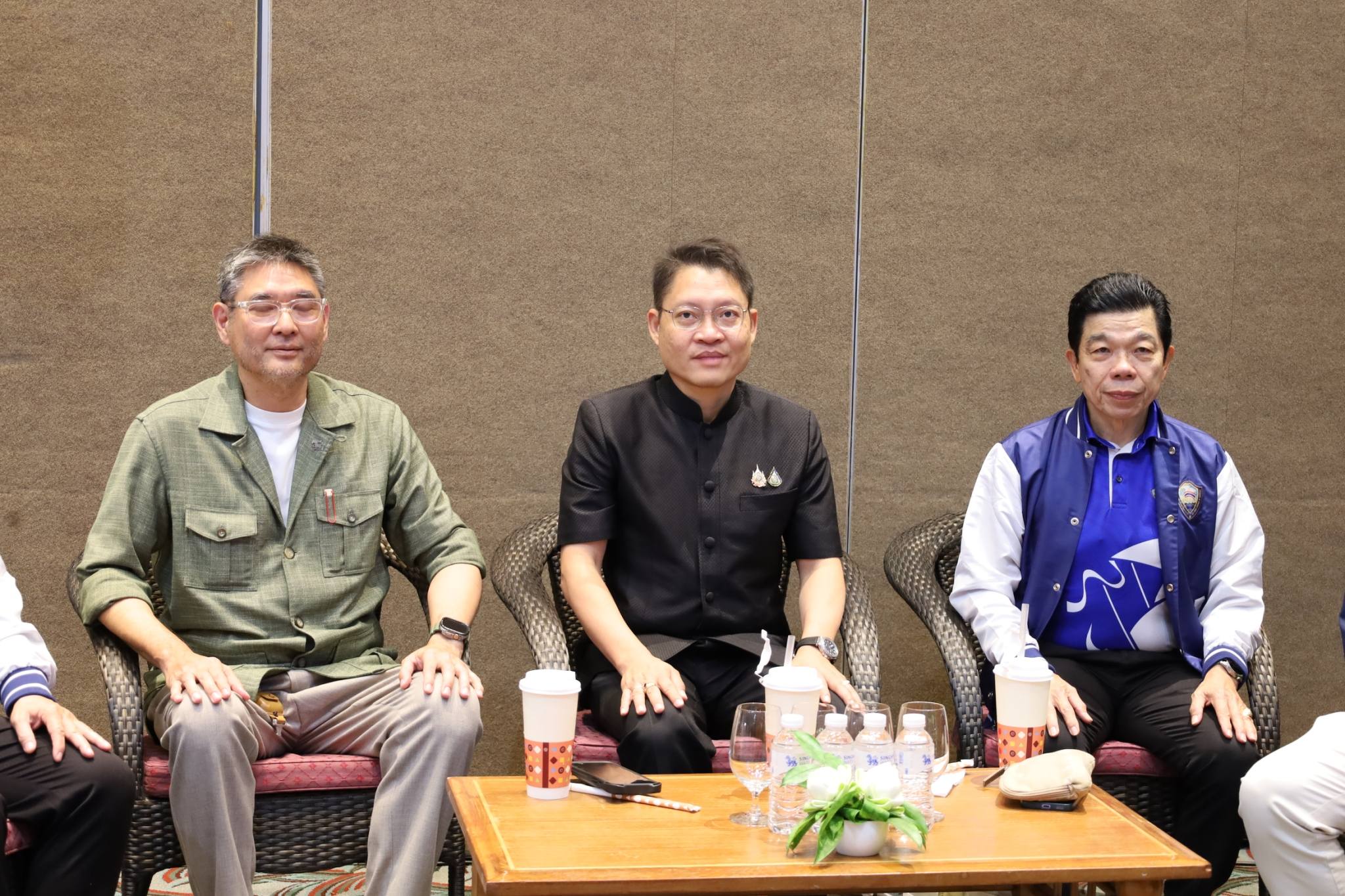 ผู้ว่าฯ กระบี่ เป็นประธานเปิดประชุมใหญ่สามัญสมาชิกหอการค้าจ.กระบี่ ครั้งที่ 42 พร้อมประสานความร่วมมือภาคเอกชนในการขับเคลื่อนเศรษฐกิจจ.อย่างสมดุล เป็นธรรม และยั่งยืน