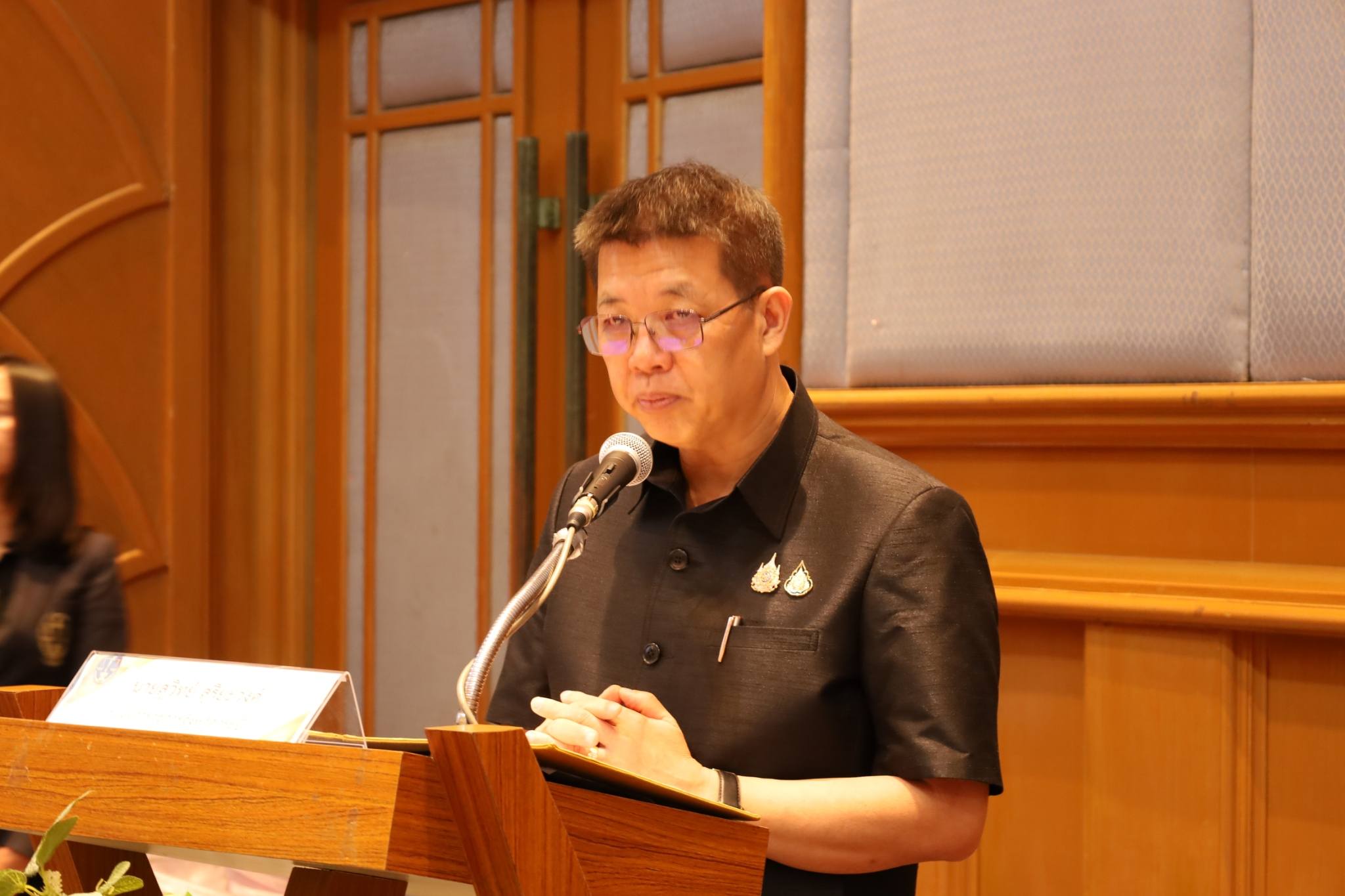 รองผู้ว่าฯ กระบี่ ต้อนรับคณะจากสำนักงานศาลปกครองภูเก็ต ติวเข้มผู้บริหารและเจ้าหน้าที่รัฐ 4 จ.ภาคใต้ ลดโอกาสเกิดข้อพิพาททางปกครอง ย้ำ จัดซื้อจัดจ้างต้องโปร่งใส ชูหลักธรรมาภิบาลสร้างระบบราชการเข้มแข็ง