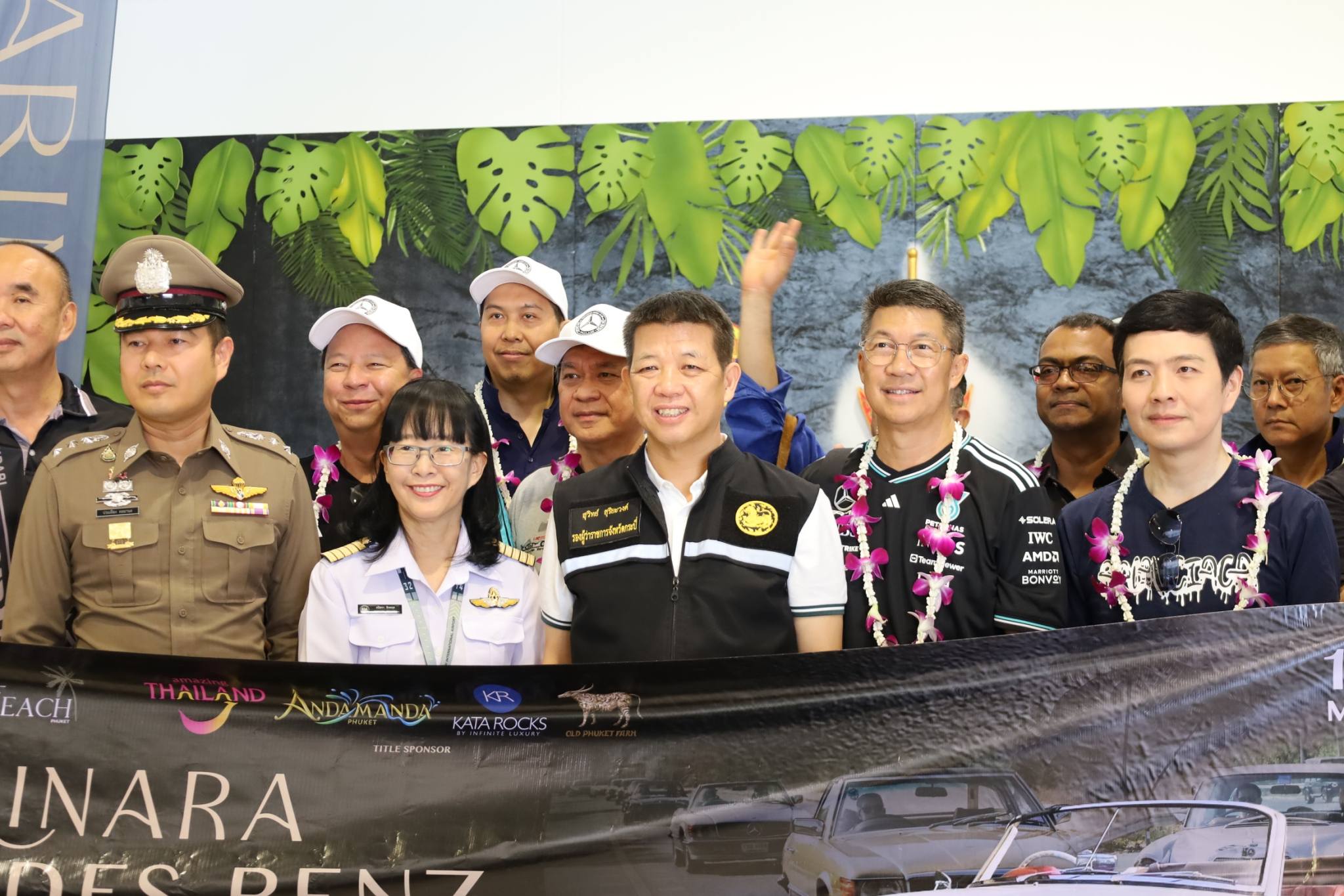 รองผู้ว่าฯ กระบี่ ต้อนรับคณะผู้เข้าร่วมงานเมอร์เซเดส-เบนซ์คลาสสิก Mercedes Benz Road Cruise 2026 ปักหมุด "กระบี่โอเค" เส้นทางท่องเที่ยวปลอดภัย ไร้อาชญากรรม