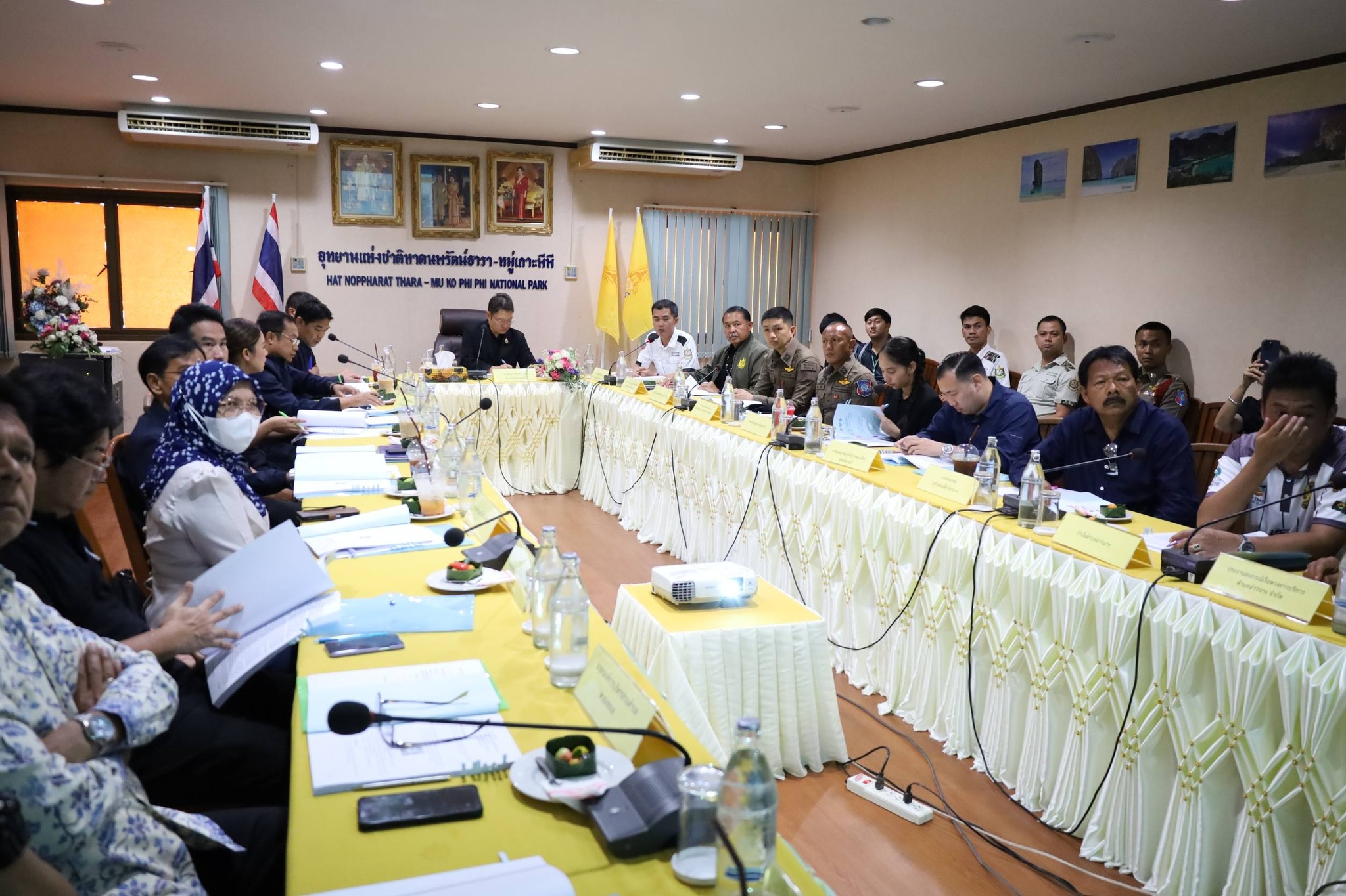 ผู้ว่าฯ กระบี่ นำถกบอร์ดที่ปรึกษาอุทยานแห่งชาติหาดนพรัตน์ธารา-หมู่เกาะพีพี ครั้งที่สองของปี 2569 ไฟเขียวโครงการปรับปรุงซ่อมแซมเขื่อนฯ หน้ารพ.เกาะพีพี พร้อมผ่อนผันการจัดสรรพื้นที่แสดงควงกระบองไฟในเขตอุทยานฯ ภายใต้มาตรการคุมเข้ม !
