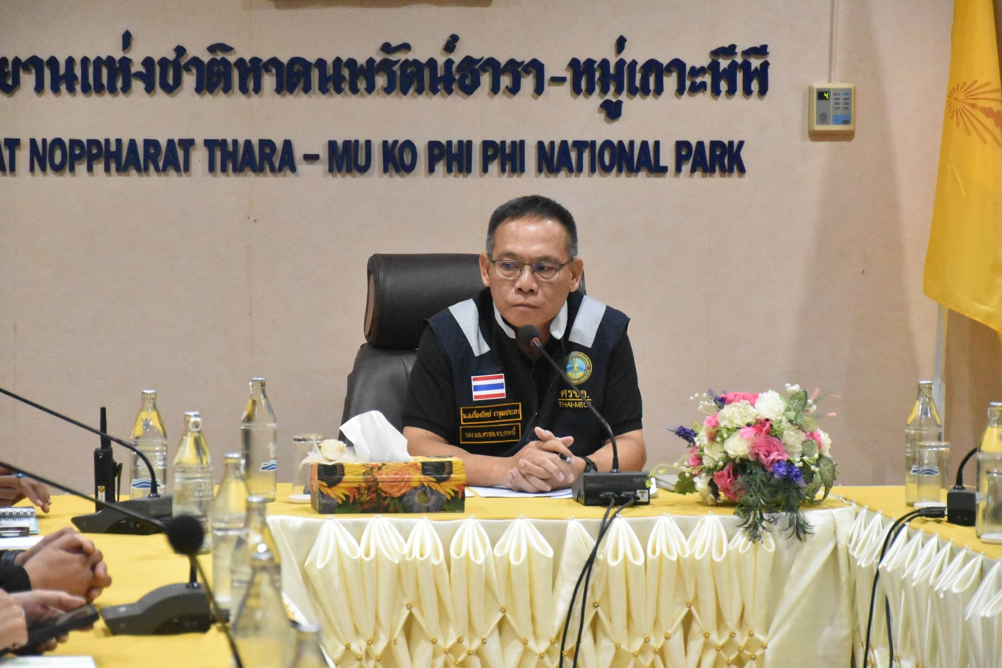 กระบี่ ระดมทุกภาคส่วนค้นหานักท่องเที่ยวสูญหายกลางทะเลต่อเนื่อง หลังเรือคายัคล่ม ล่าสุดเรือประมงพื้นบ้าน พบศพชายต่างชาติใกล้เกาะปู เร่งตรวจสอบยืนยันตัวบุคคล