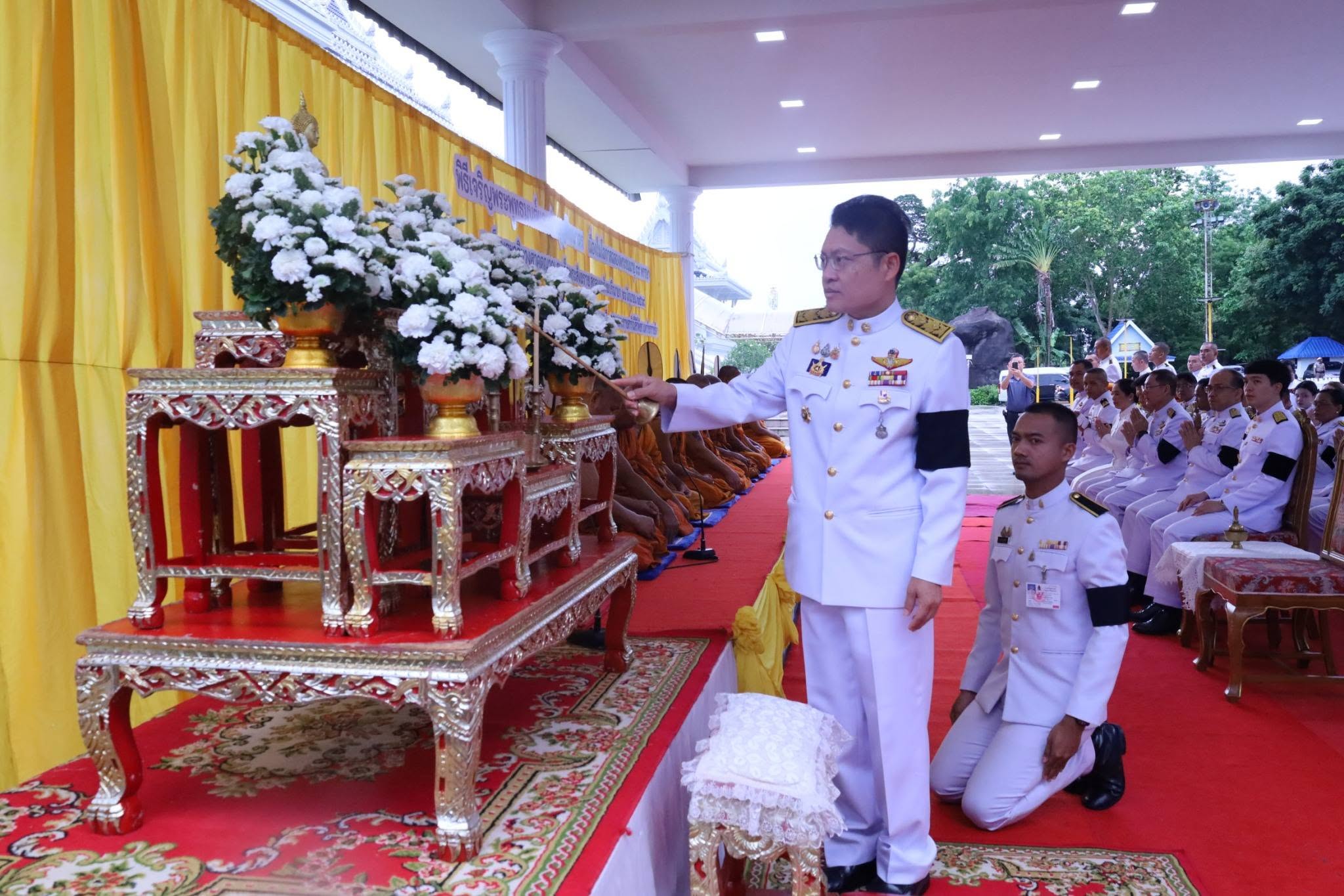 ผู้ว่าฯ กระบี่ นำพุทธศาสนิกชนประกอบพิธีเจริญพระพุทธมนต์และทำบุญตักบาตรถวายพระกุศล เนื่องในโอกาสฉลองพระชนมายุ 99 พรรษา สมเด็จพระอริยวงศาคตญาณ สมเด็จพระสังฆราช สกลมหาสังฆปริณายก