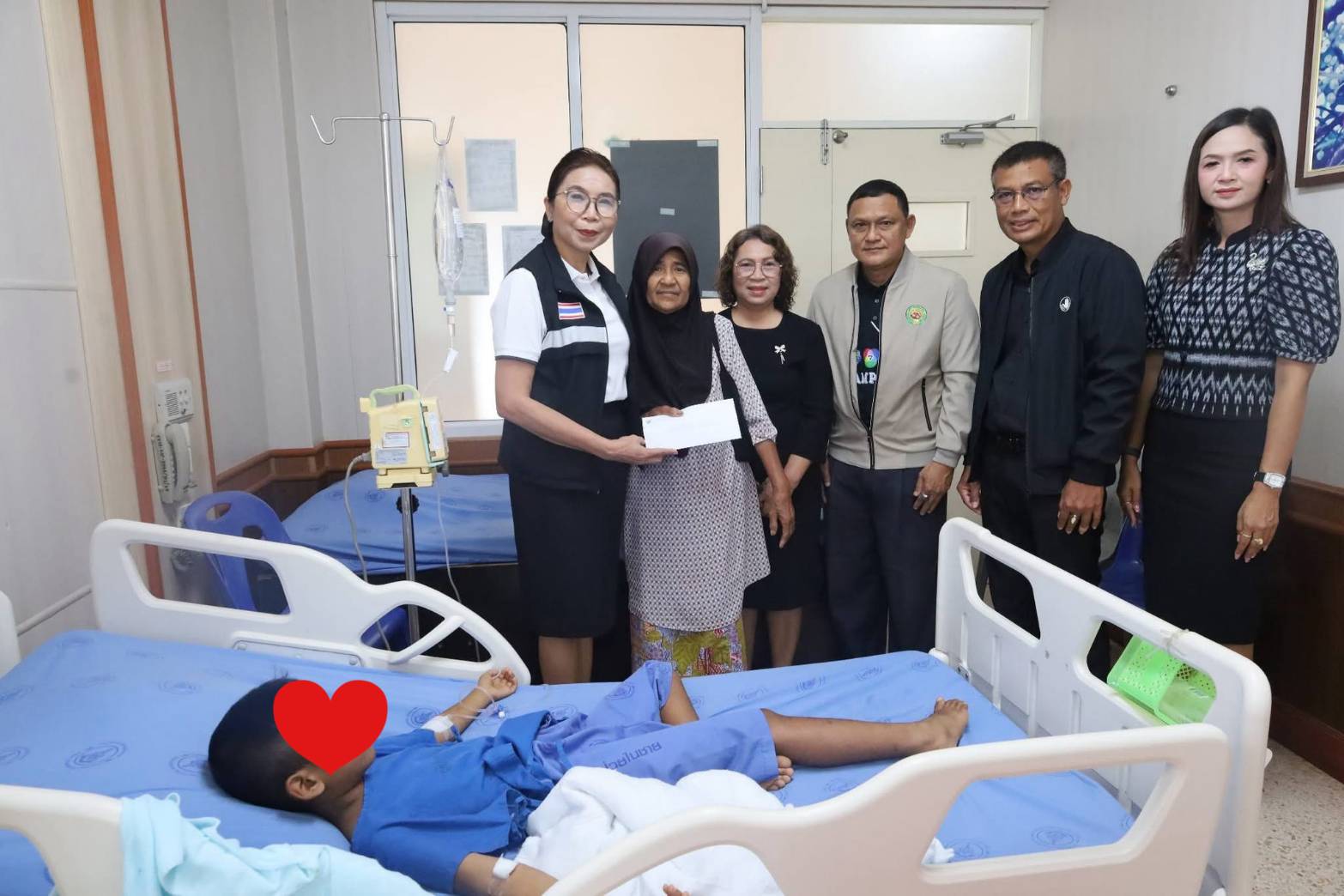 สพป.กระบี่ รุดเยี่ยมให้กำลังใจนักเรียนถูกพ่อเลี้ยงทำร้าย ย้ำรร.ดูแลความปลอดภัยและมีระบบช่วยเหลือนักเรียนใกล้ชิด