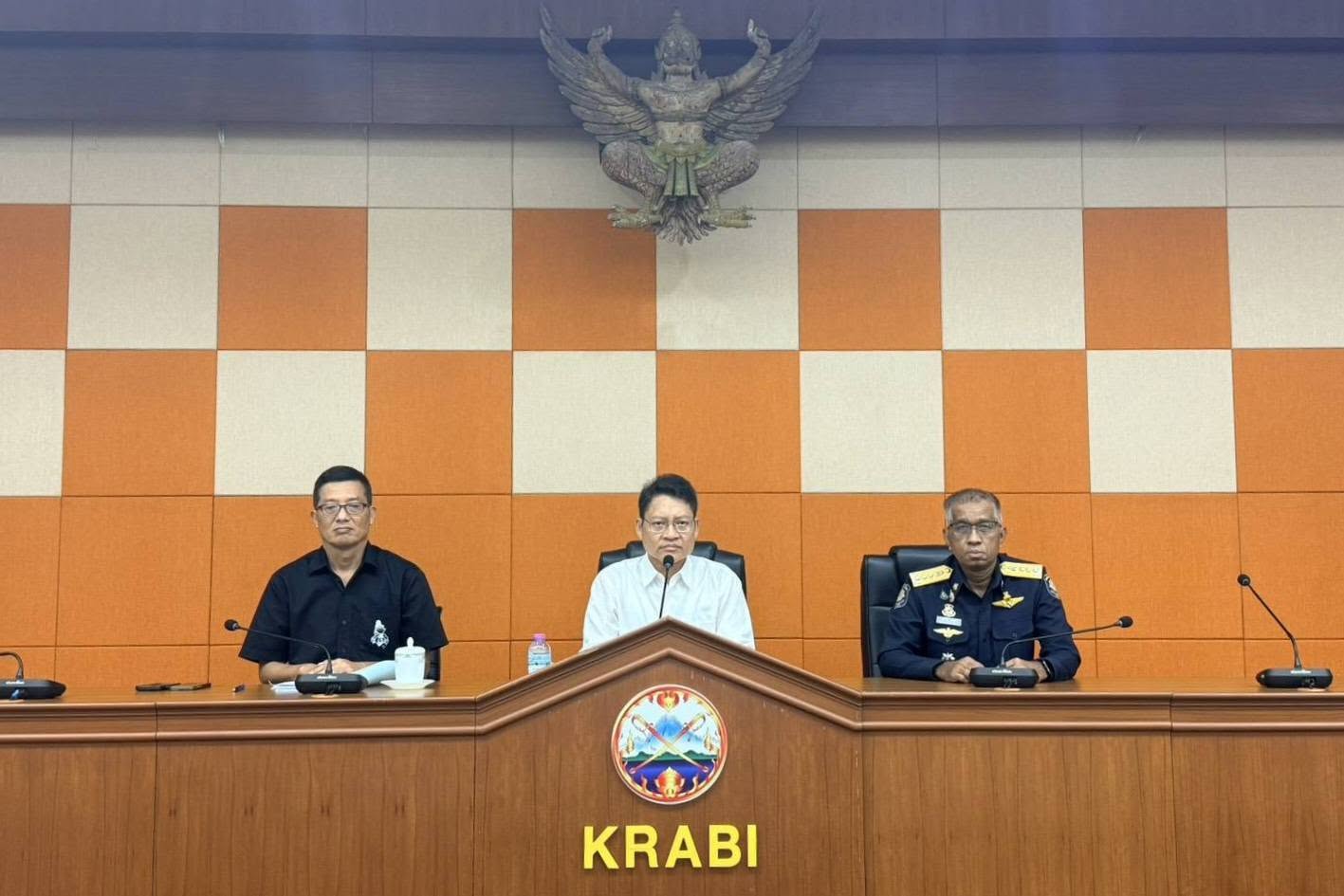 ผู้ว่าฯ กระบี่ นั่งประธานประชุมคณะกรรมการศูนย์อำนวยการป้องกันและปราบปรามยาเสพติดฯ ร่วมกับปลัดฯ และป.ป.ส ภาค 8 เดินหน้าแก้ปัญหาในพื้นที่ทุกมิติ