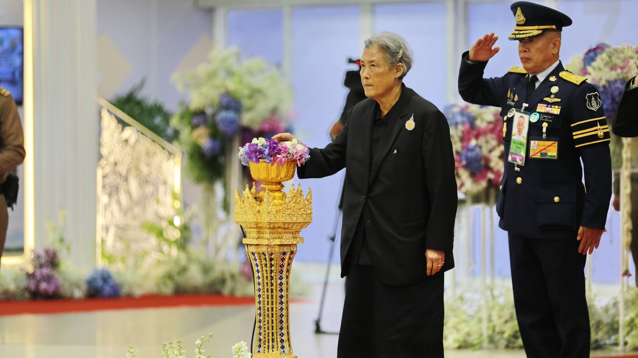 สมเด็จพระกนิษฐาธิราชเจ้า กรมสมเด็จพระเทพรัตนราชสุดาฯ สยามบรมราชกุมารี เสด็จพระราชดำเนินไปทรงเปิดอาคารที่พักผู้โดยสารหลังใหม่ ท่าอากาศยานกระบี่ จังหวัดกระบี่