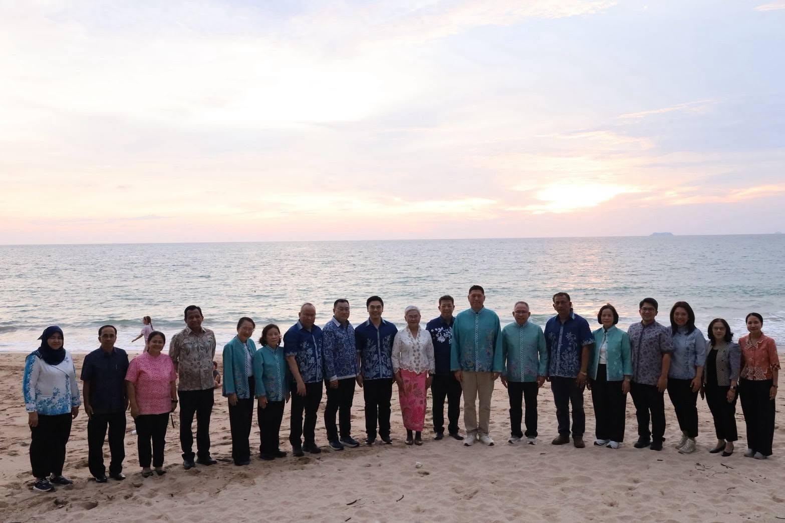 รมว.กระทรวงพม.ลงพื้นที่กระบี่ ชมวิถีชาวเล ยลเสน่ห์มานิก สร้างสังคมแห่งความเท่าเทียม พร้อมดันเกาะลันตาสู่แหล่งท่องเที่ยวทางวัฒนธรรม-อารยธรรมที่ดีที่สุดในประเทศ !