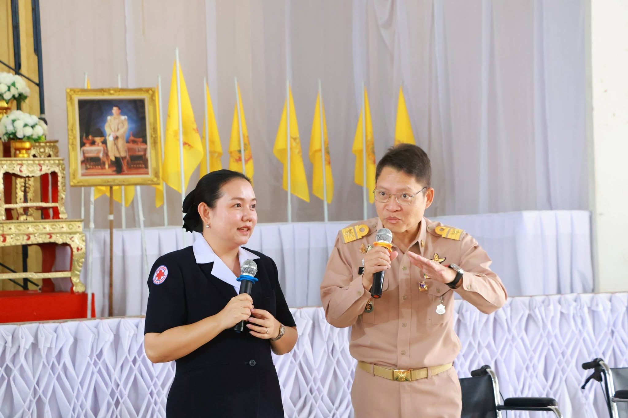 ผู้ว่าฯ กระบี่ เดินหน้าขับเคลื่อนภารกิจร่วมกับเหล่ากาชาดฯ -ชมรมแม่บ้านมท.ฯ มอบถุงยังชีพและสิ่งของจำเป็นแก่ประชาชนกลุ่มเปราะบาง อ.ปลายพระยา 35 หมู่บ้าน