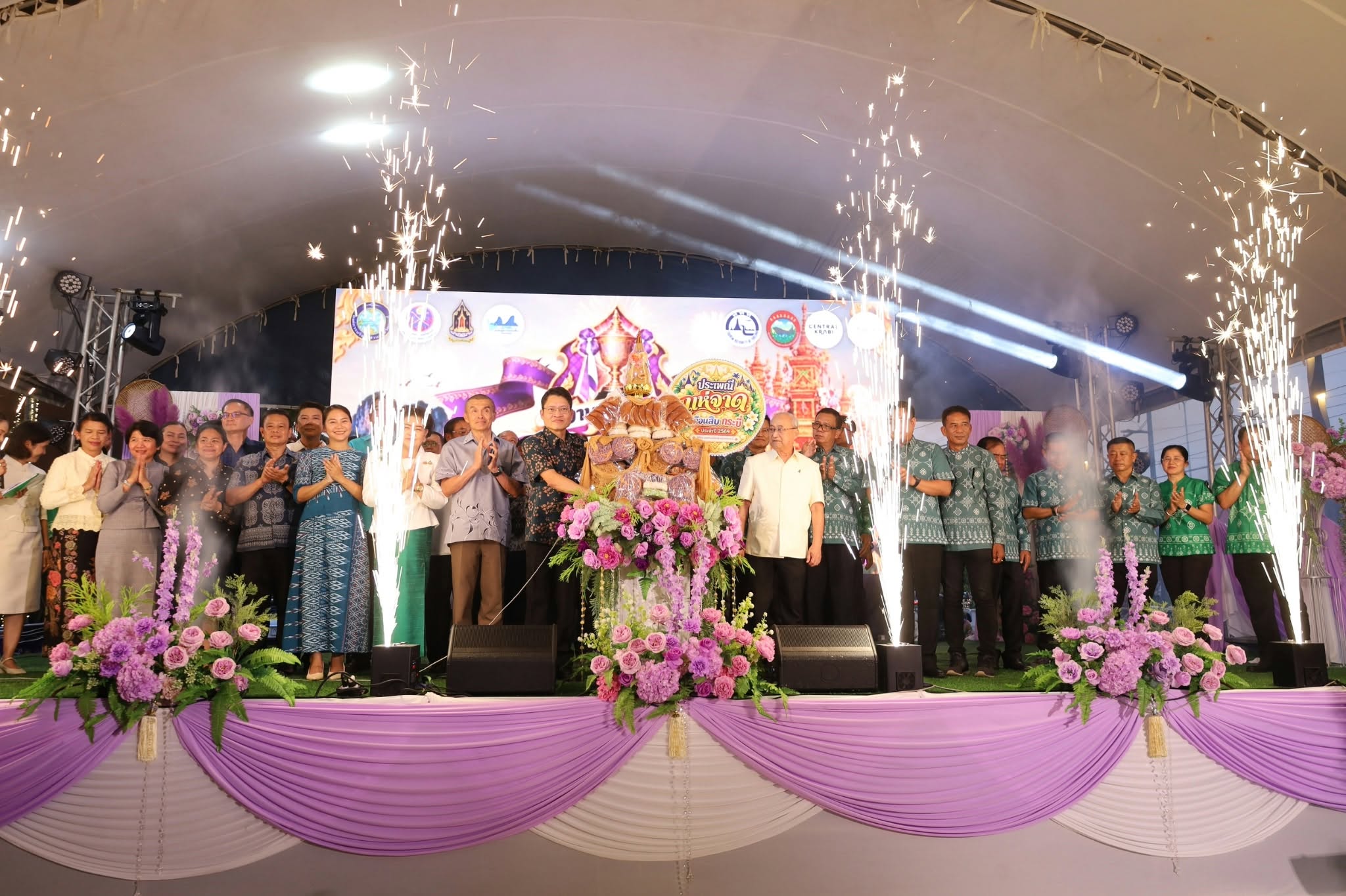 ผู้ว่าฯ กระบี่ เปิดงานประเพณีแห่จาดเดือนสิบ สุดอลังการ ! ชิงถ้วยพระราชทาน สมเด็จฯ พระเทพฯ