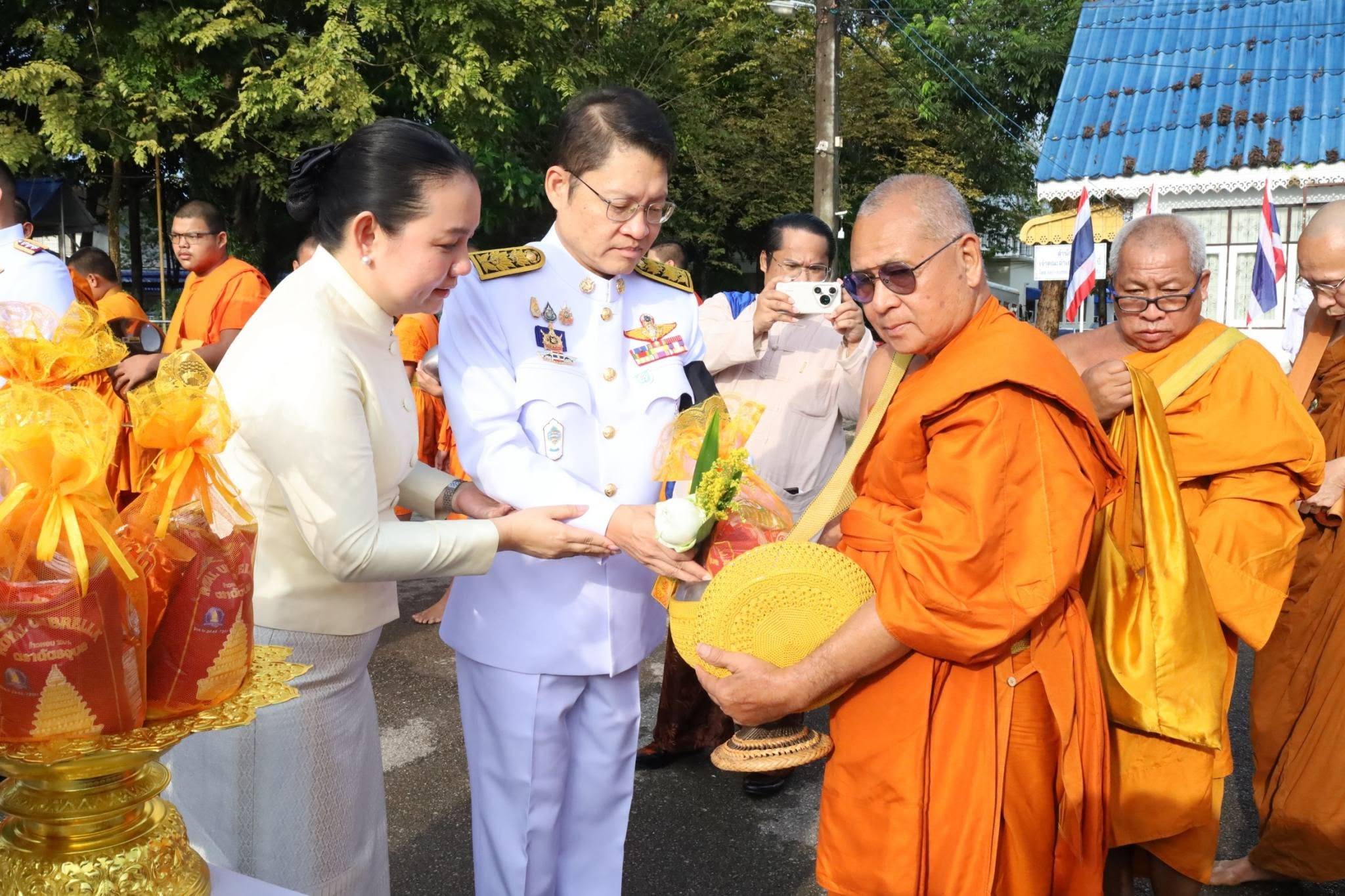 กระบี่จัดพิธีสวดพระพุทธมนต์และทำบุญตักบาตรถวายพระราชกุศล เนื่องในวันนวมินทรมหาราช 13 ตุลาคม 2569