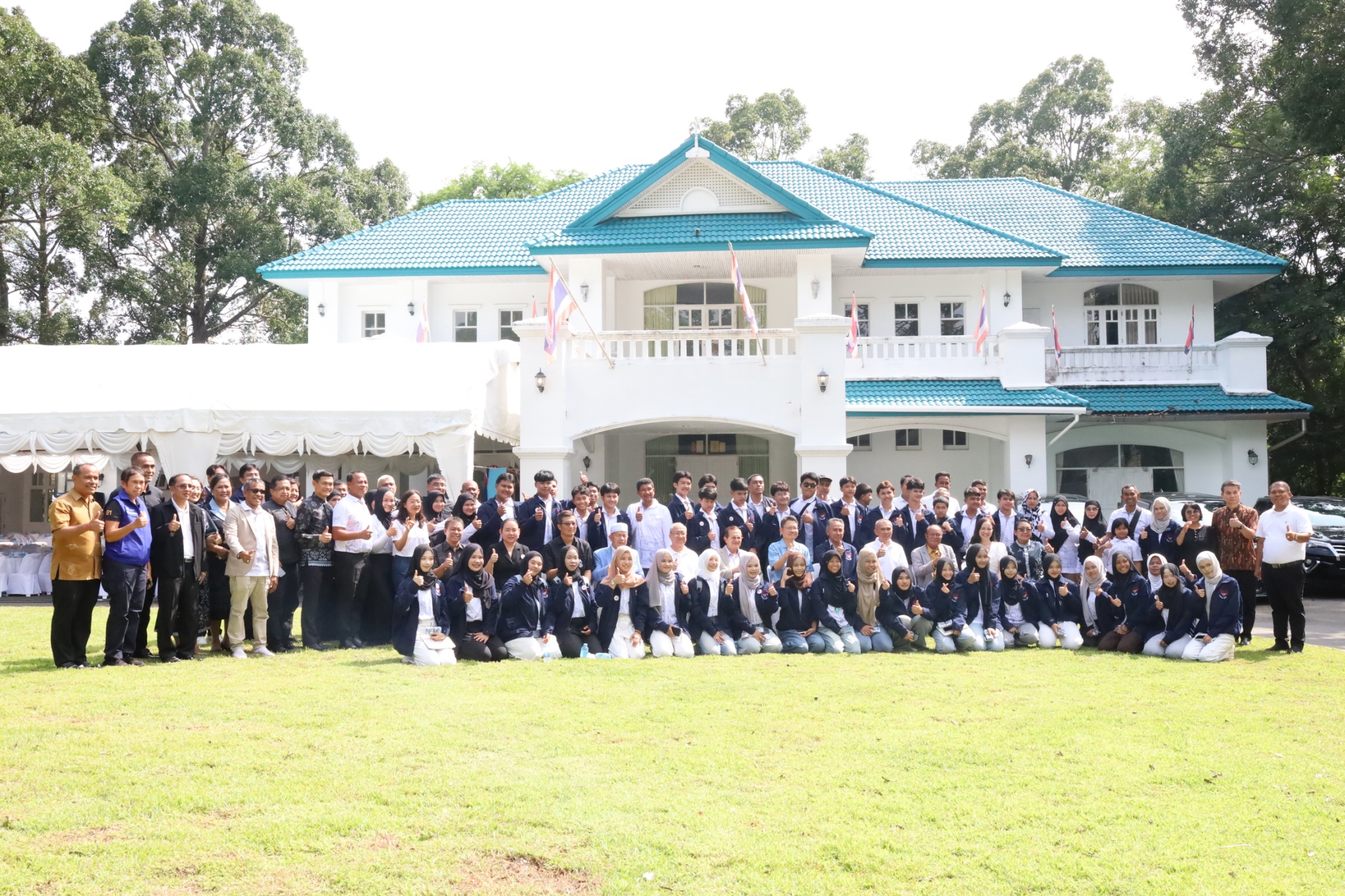 ผู้ว่าฯ กระบี่ เปิดจวน ต้อนรับเยาวชนชายแดนใต้ รุ่นที่ 47 ภายใต้โครงการ &ldquo;สานใจไทย สู่ใจใต้&rdquo; ส่งเสริมการเรียนรู้พหุวัฒนธรรม สร้างความเข้าใจและสันติสุข